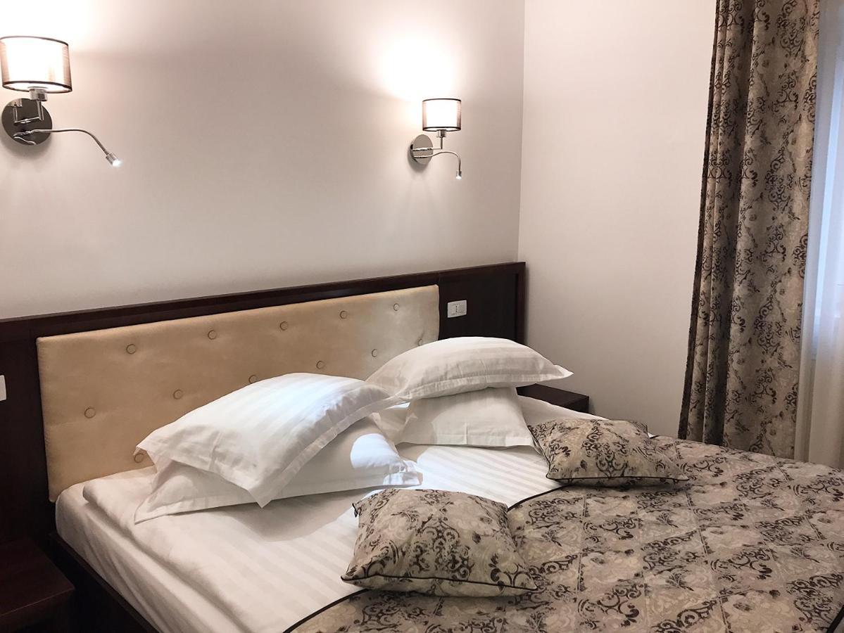 Hotel Casa Pino Braszów Zewnętrze zdjęcie