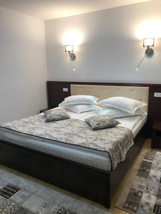 Hotel Casa Pino Braszów Zewnętrze zdjęcie