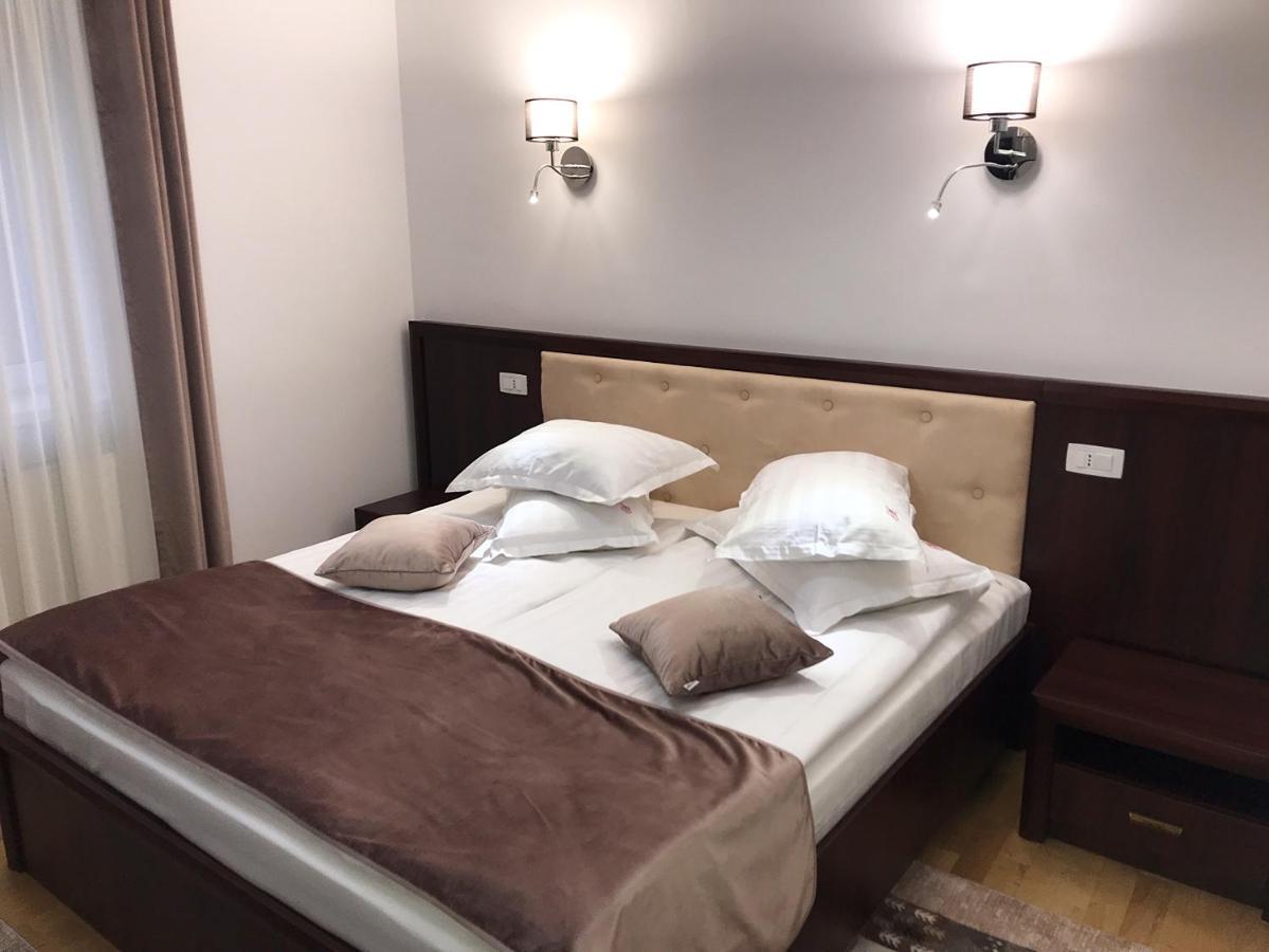 Hotel Casa Pino Braszów Zewnętrze zdjęcie