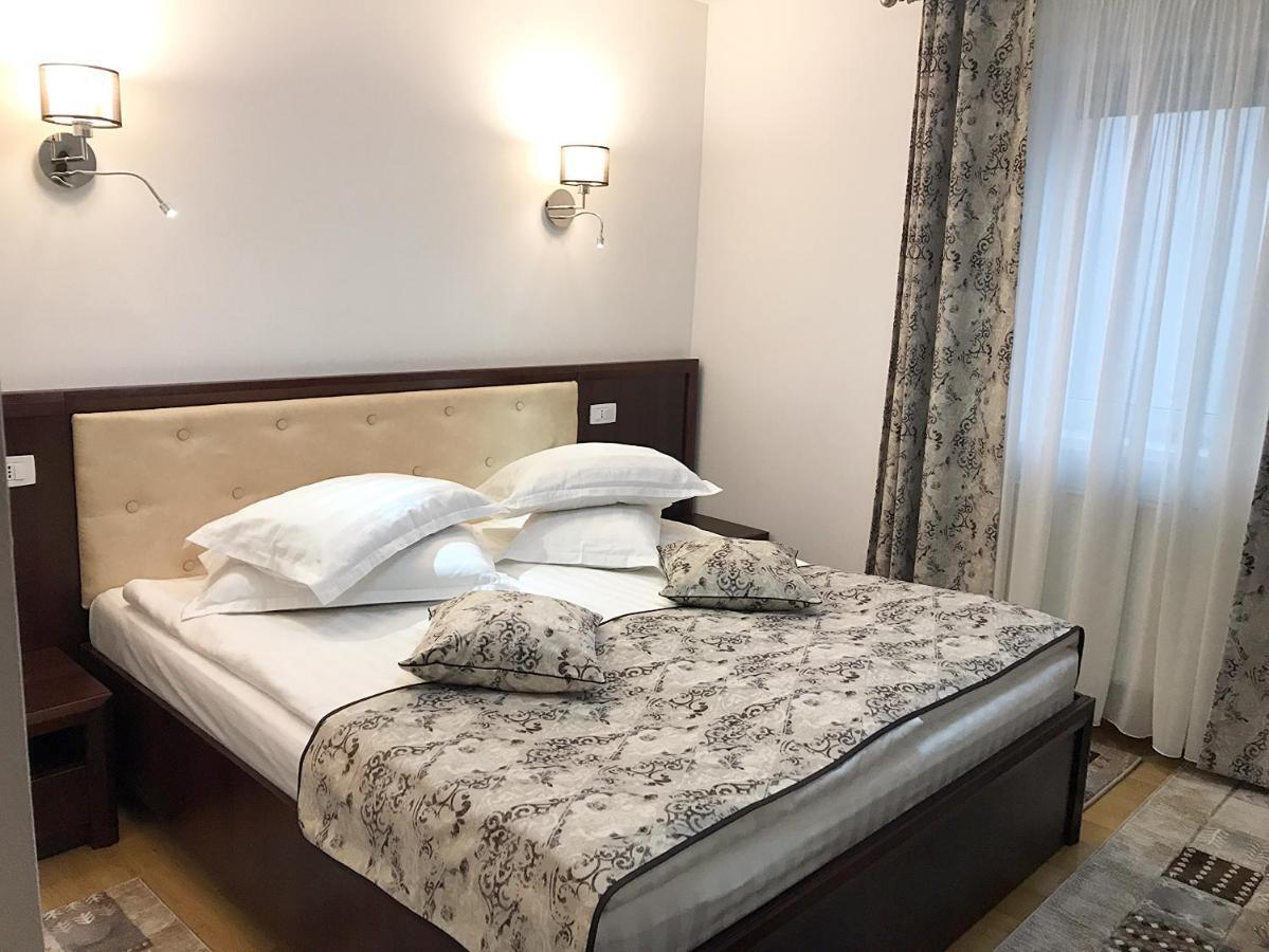 Hotel Casa Pino Braszów Zewnętrze zdjęcie